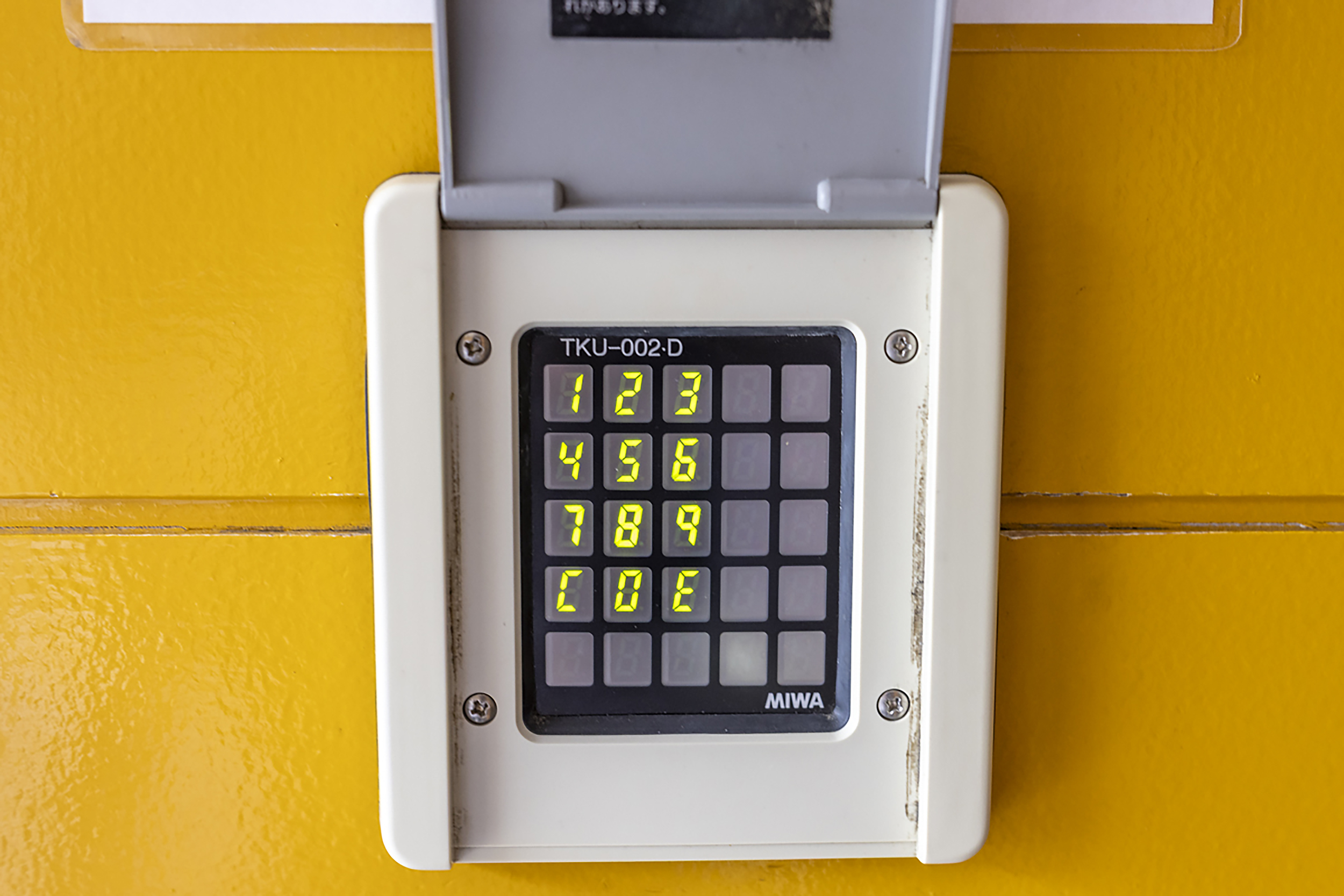 自動扉のタッチパネルキー